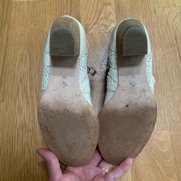 Anthropologie Miss Albright Cream Lace Booties - Picture 7 of 7